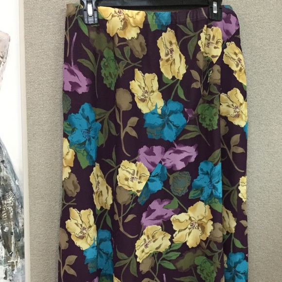 Skirt - Picture 2 of 6